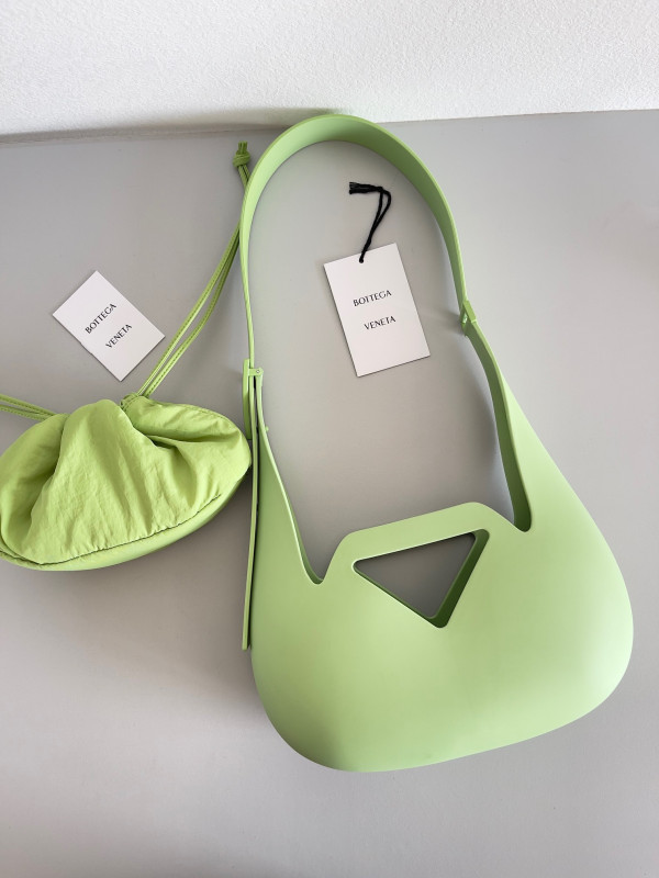 bo*te*ga Ve*ne*ta punch