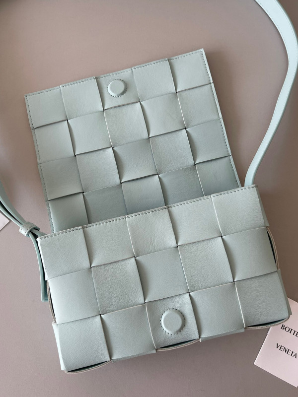 bo*te*ga Ve*ne*ta cassette