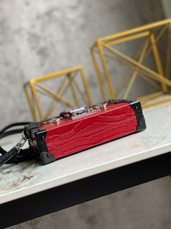 l0*is V*t0n petite malle