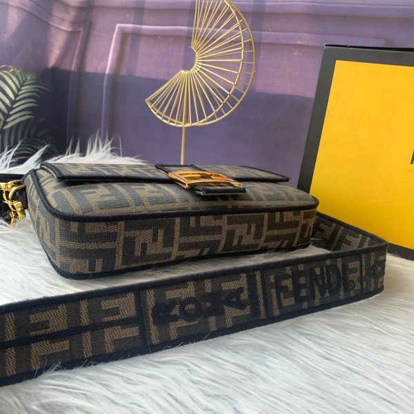 F**di baguette -27-15-6cm