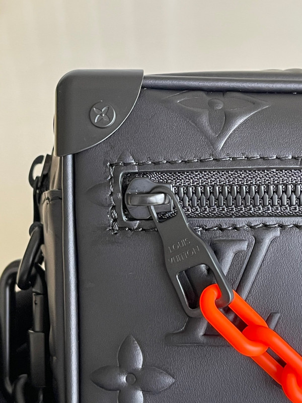 l0*is V*t0n mini soft trunk