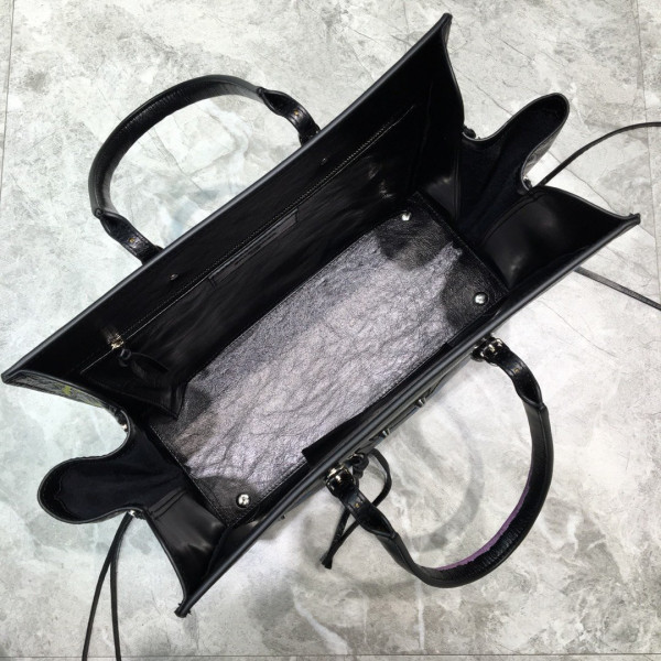 Ba*len*cia*ga classic city graffiti