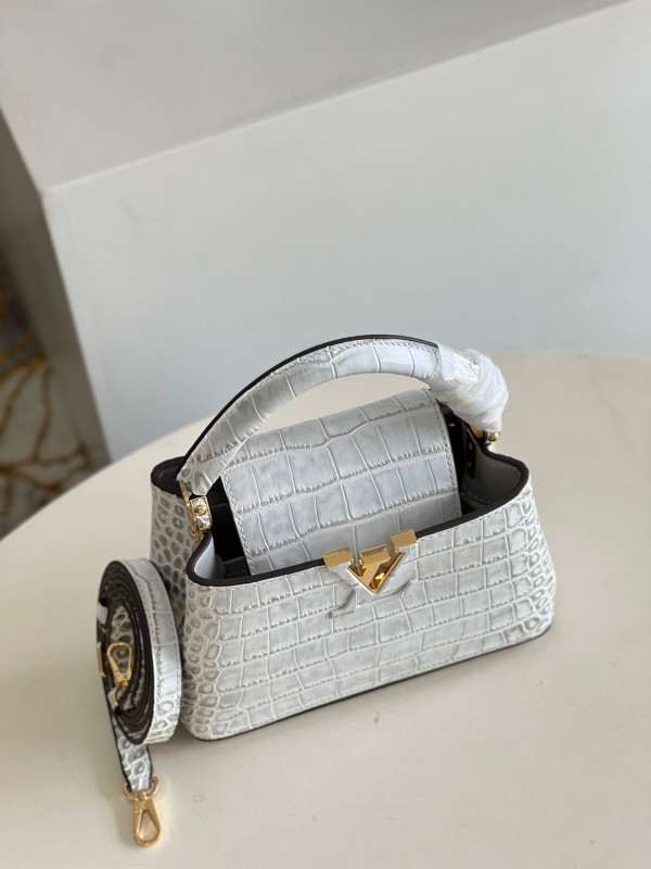 l0*is V*t0n capucines bb