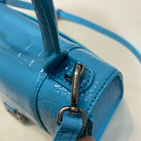 Ba*len*cia*ga hourglass