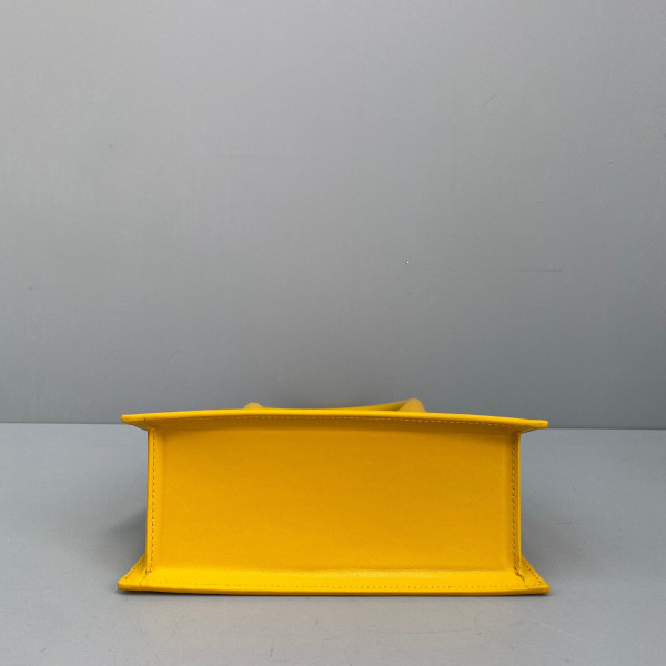 JACQUEMUS Le grand Chiquito