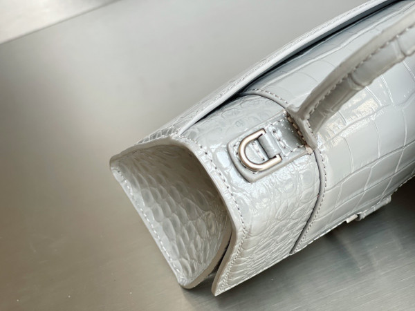 Ba*len*cia*ga hourglass