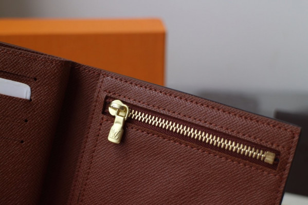 l0*is V*t0n amerigo wallet