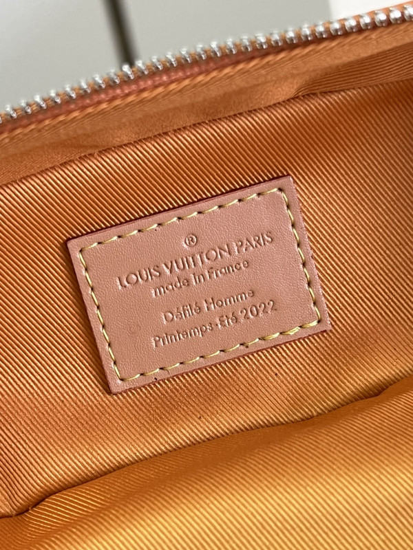 l0*is V*t0n vertical box trunk