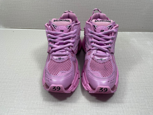 Ba*len*cia*ga runner