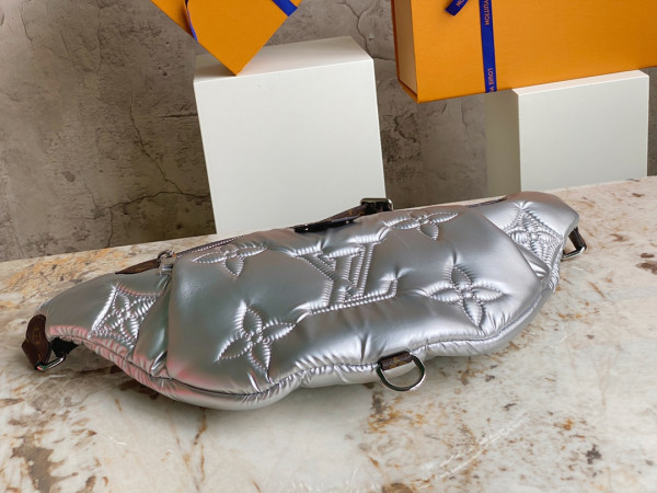 l0*is V*t0n maxi bumbag