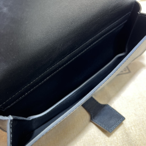 G*u*i blondie belt bag