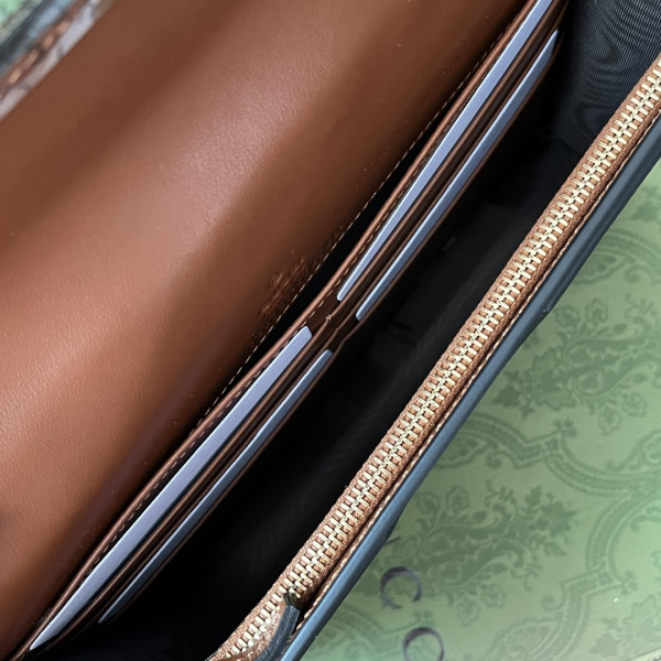 G*u*i gg matelassÉ chain wallet