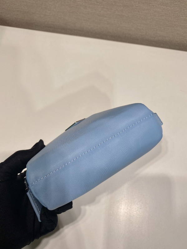 Pra*a re-nylon necessaire