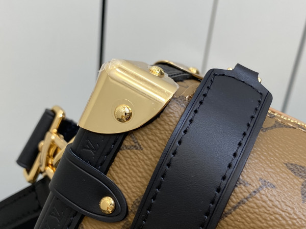 l0*is V*t0n side trunk pm-18×12.5×8cm