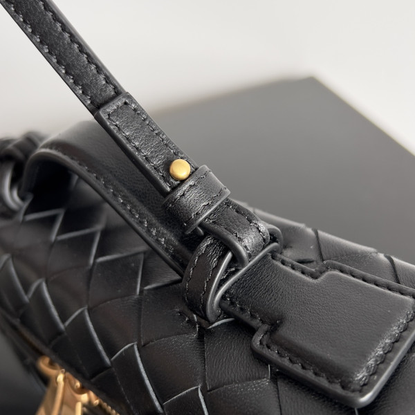 bo*te*ga Ve*ne*ta  vanity case crossbody bag