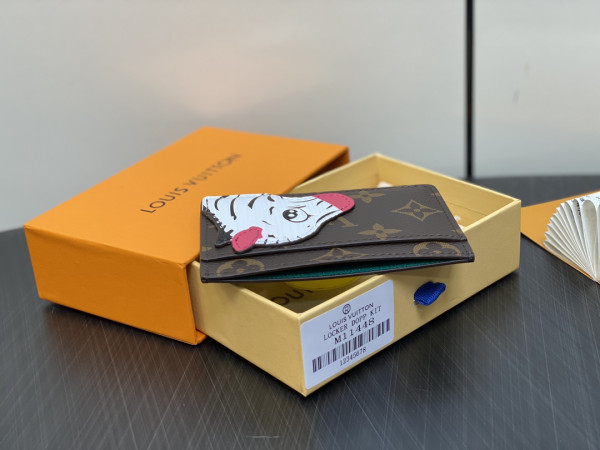 l0*is V*t0n card holder-11*7*0.5cm