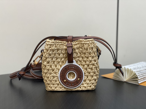 l0*is V*t0n noé -11.5*12*11.5cm