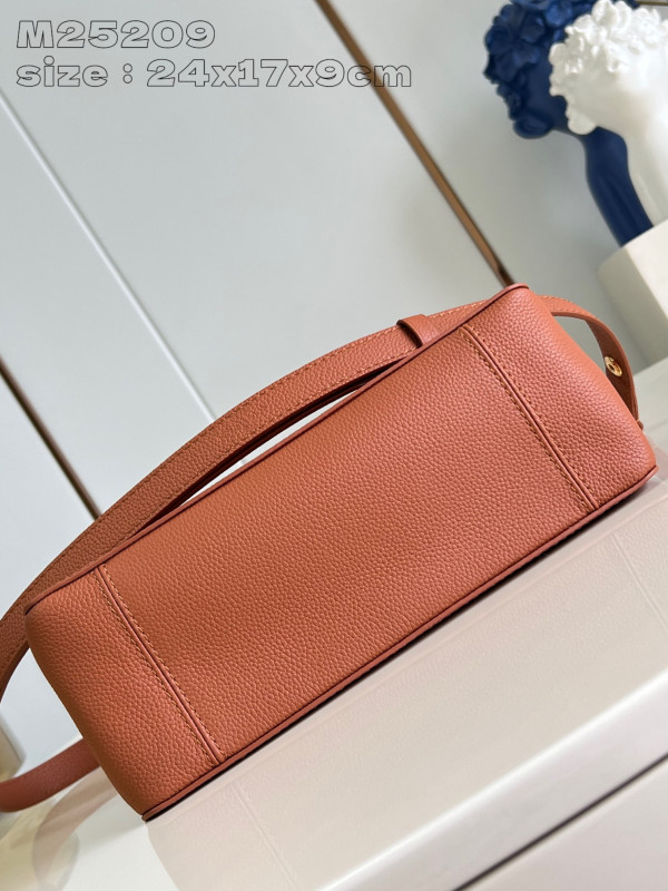 l0*is V*t0n dauphine mm