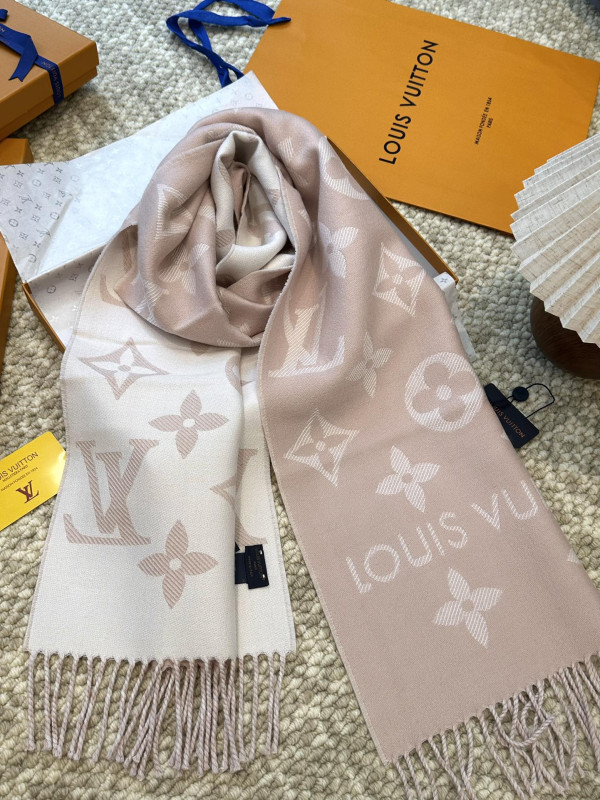 l0*is V*t0n scarf