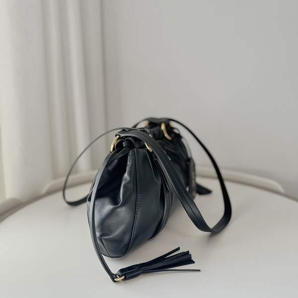 M*um*u joie nappa leather bag