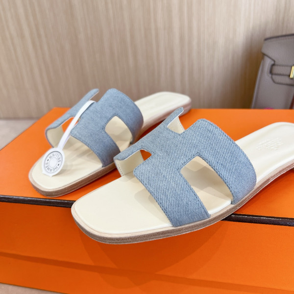 H**mes sandals
