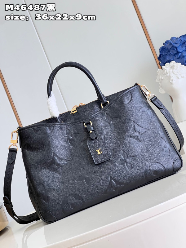 l0*is V*t0n trianon mm