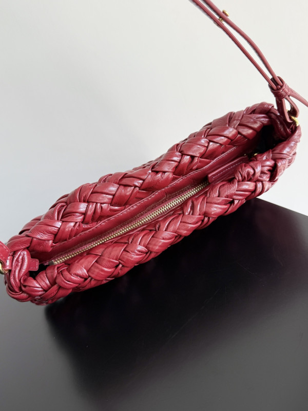 bo*te*ga Ve*ne*ta kalimero cha cha