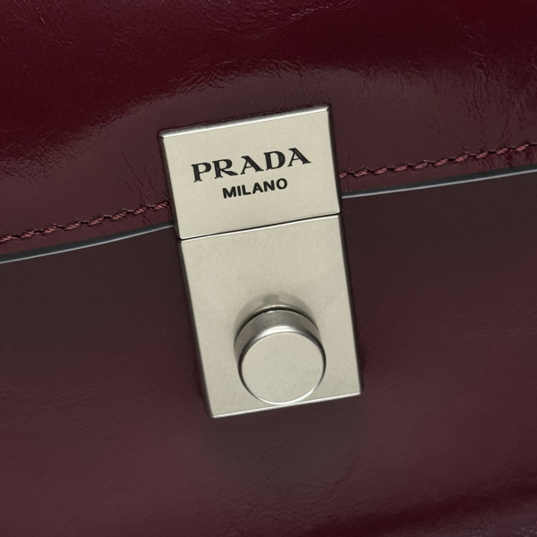 Pra*a medium leather handbag