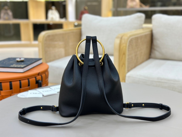 Chloe bracelet backpack in grained leather- 22*20*10.5cm