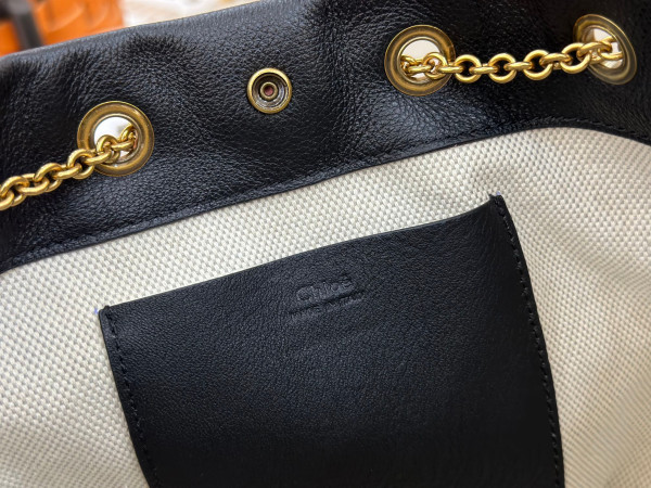 Chloe bracelet backpack in grained leather- 22*20*10.5cm