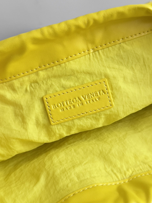 bo*te*ga Ve*ne*ta medium dustbag