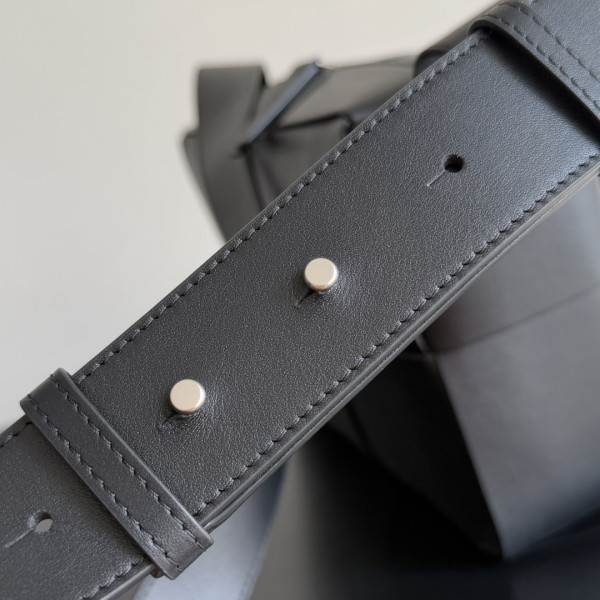 bo*te*ga Ve*ne*ta  arco camera bag -28*18*9cm