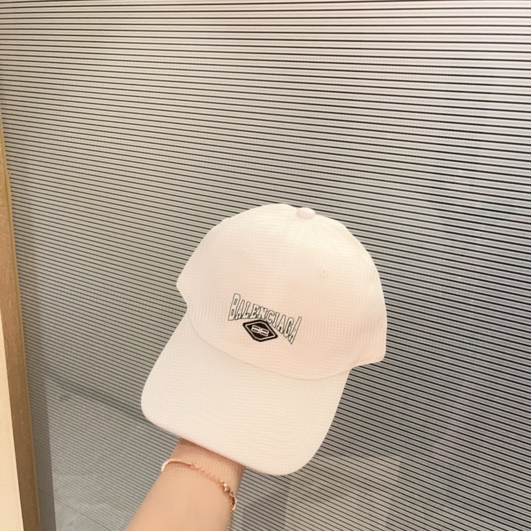 Ba*len*cia*ga logo cap