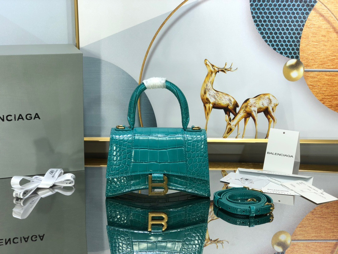 Ba*len*cia*ga hourglass