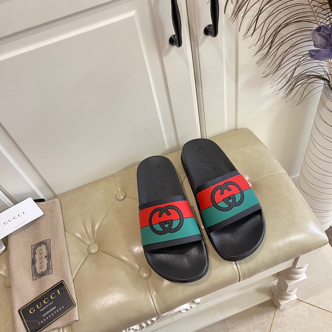 G*u*i interlocking g slide sandal