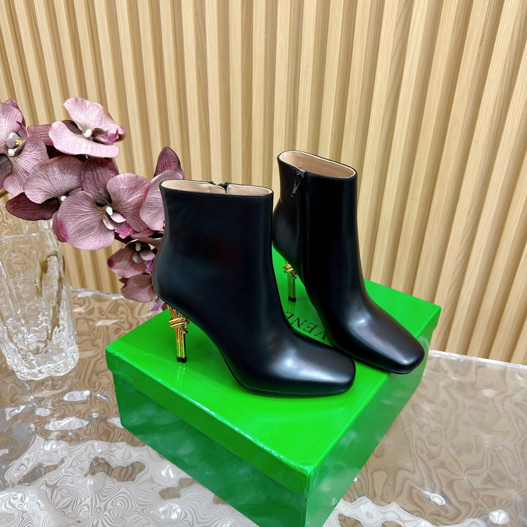 bo*te*ga Ve*ne*ta knot ankle boot